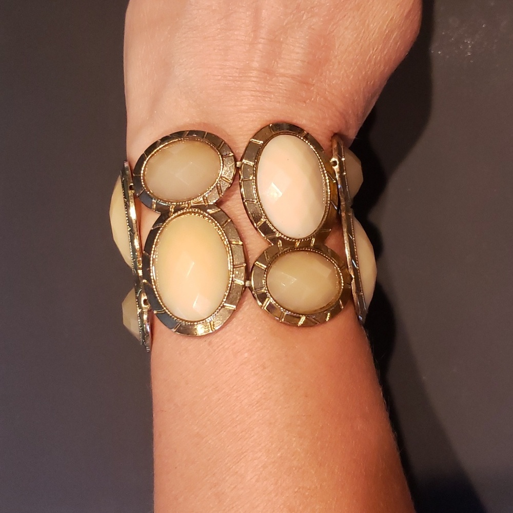 Goldtone bracelet - Picture 2 of 2